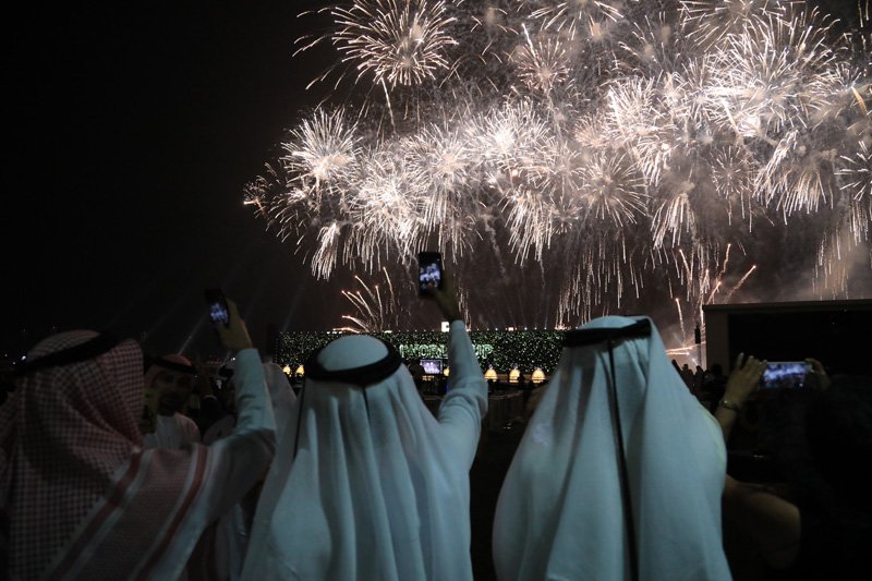 AlBayanNews's tweet photo. تفاعل كبير من الحضور مع احتفالات #كأس_دبي_العالمي
#DRWorldCup
#DWC17
#البيان_القارئ_دائما
تصوير ــ سيف الكعبي https://t.co/cXjYS7DIcu