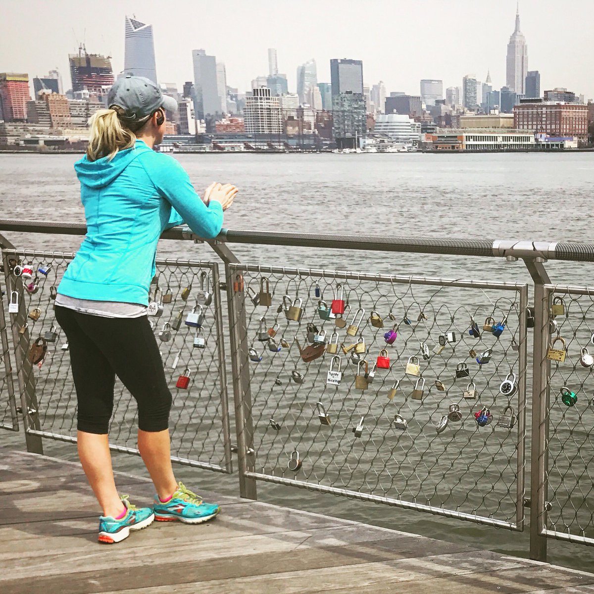 ChristieDuffy's tweet image. DONE. 🙏🏻💪🏻 Over 1M Lbs. in weight lifted. 100+ miles ran. #2017resolution #12weekchallenge #fitnessgoals #fuckingyay