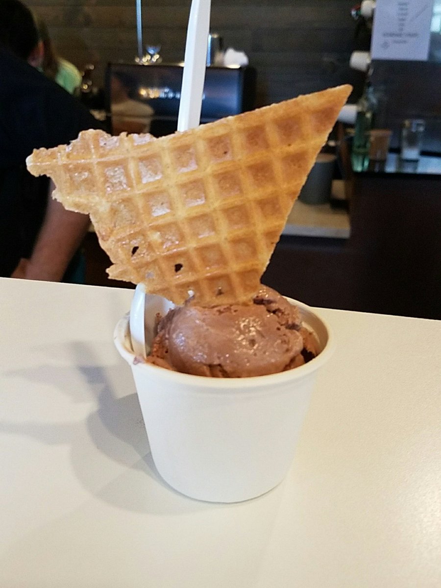 SouthernFandD's tweet image. Everyone is enjoying their @pineconedurham. Love their #supportlocal using @MVFIceCream &amp;amp; @joevangogh #sipandtastetour