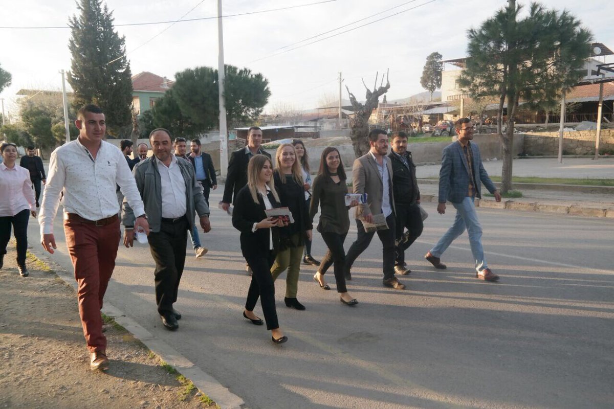 Manisa Alaşehirde Esnaf ziyareti gerçekleştirerek Evet gazetemizi ve broşürümüzü dağıttık.