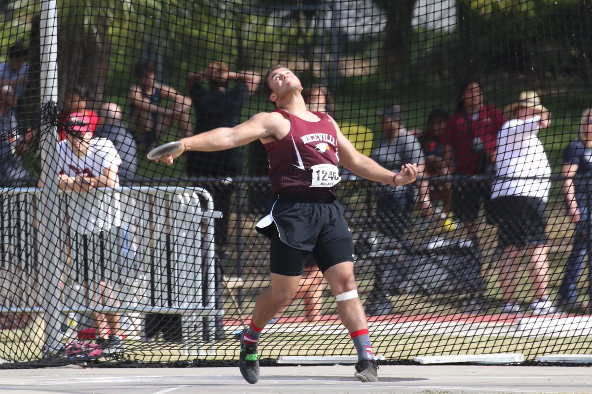 flrunners's tweet photo. Niceville's @edshelikoff wins FSU relay discus throw second year in a row. 164-02 as a Junior, 185-05 as a Senior. @Jwlafollette https://t.co/IRA70jPuZH