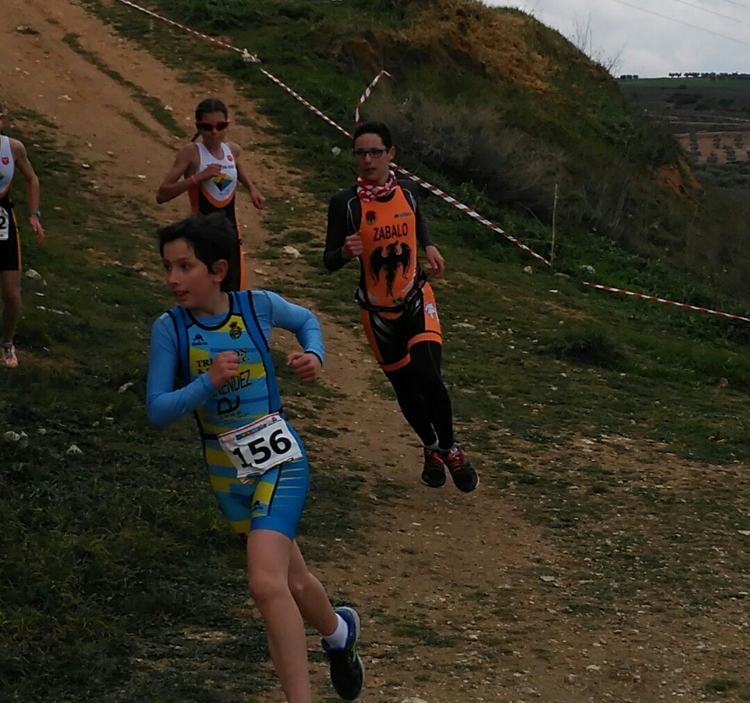 triatlonphoenix's tweet photo. Que gran día en Chinchón! Ha sido un duro duatlon para nuestros pollitos, pero siempre disfrutando y con una sonrisa! https://t.co/FF0QauVkOv