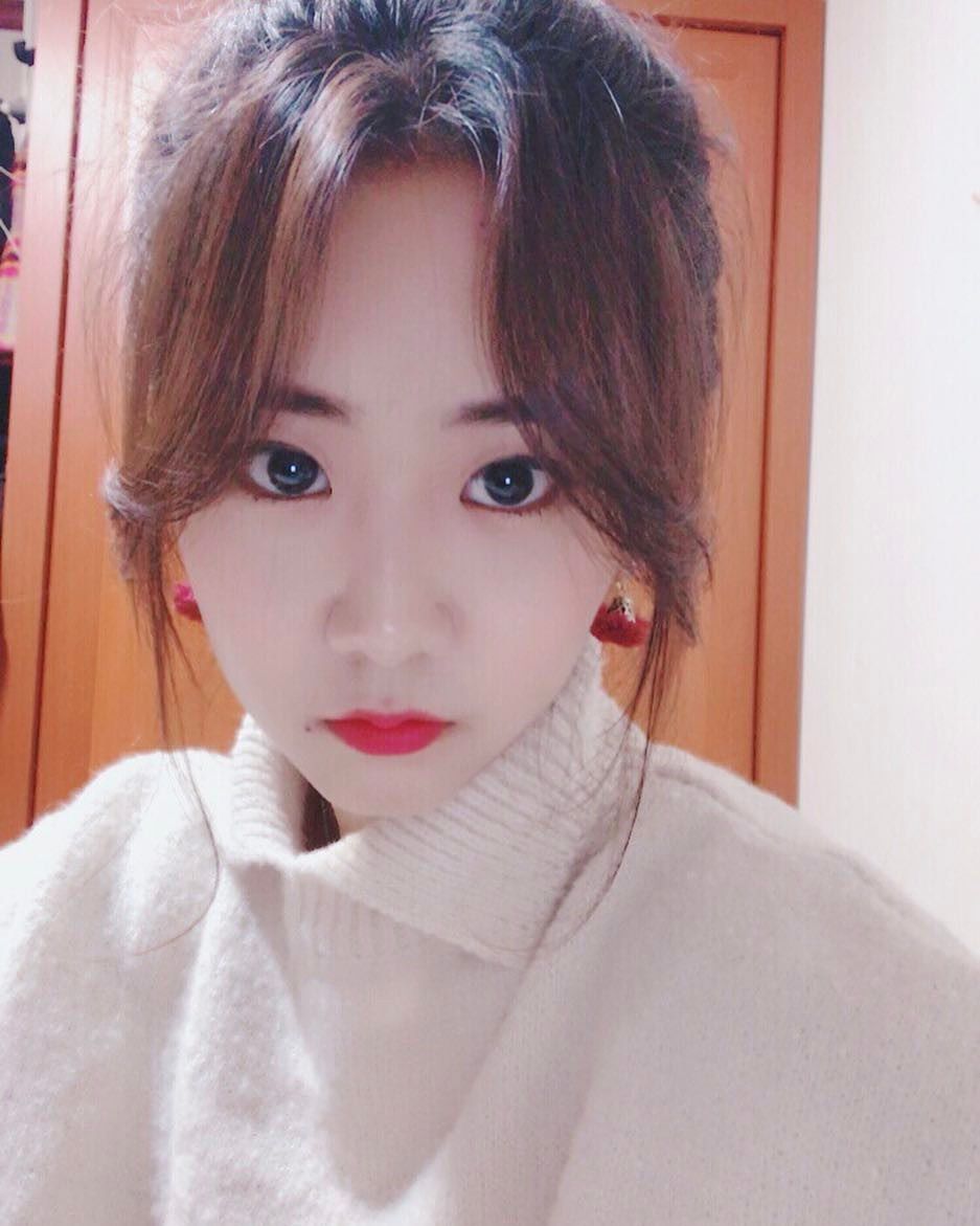 underratedggpix's tweet photo. bestie ☆ hyeyeon https://t.co/cZcBLRcVB8
