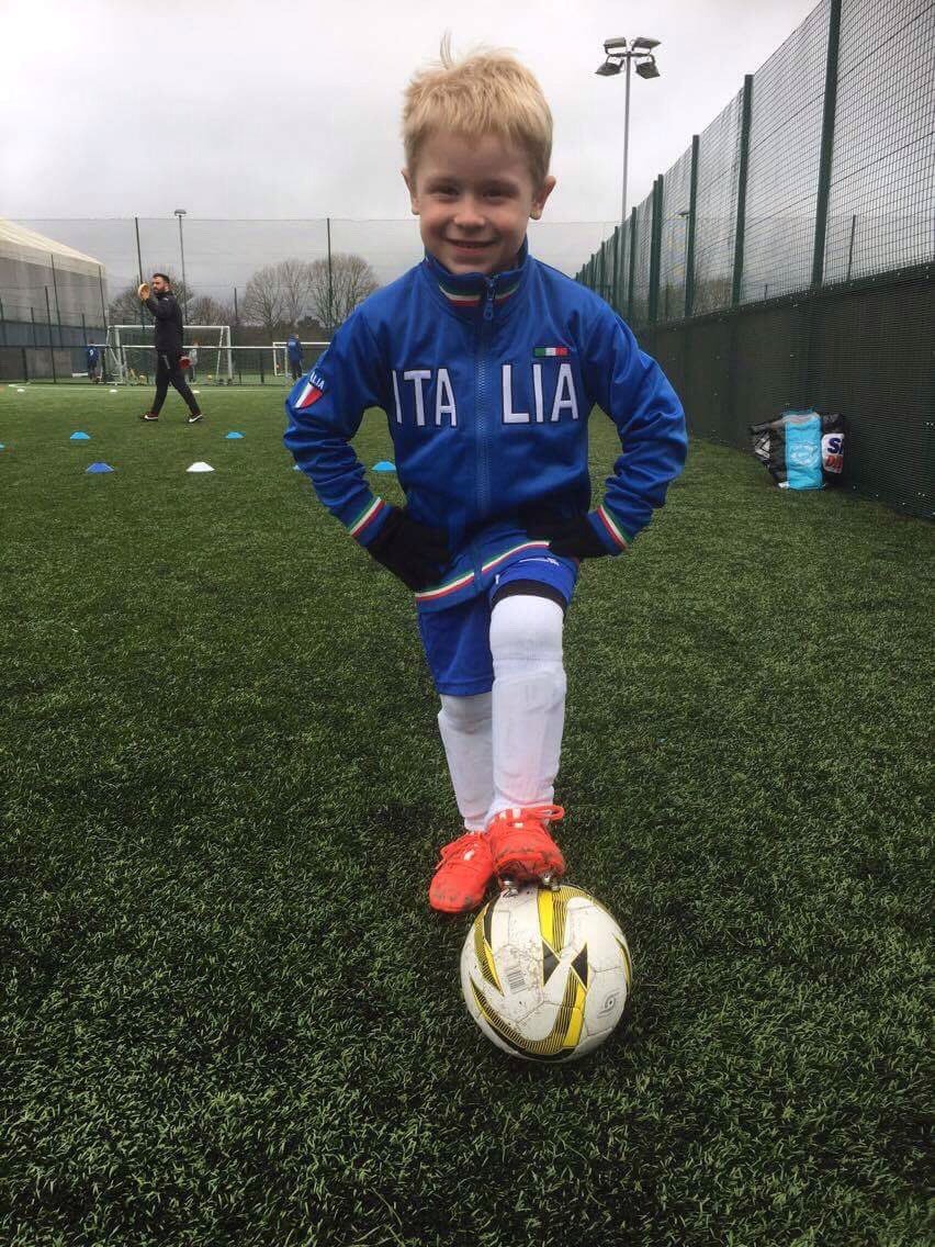 PreAcademyNW3's tweet photo. 2 different weeks, 2 different types of weather - but only one #clitheroewolves under 5s- any weather - all smiles https://t.co/LsevSpaLLy