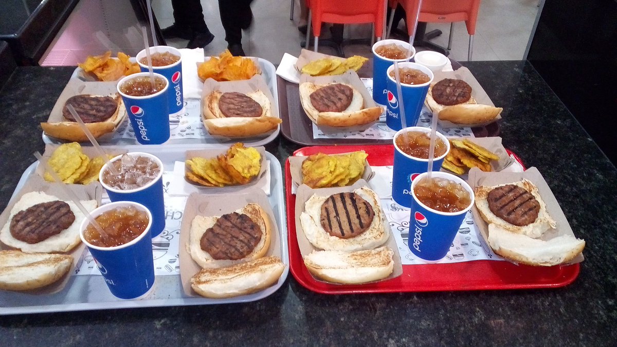 Super orden saliendo, listas para prepararlas como quieras #hamburguesas #preparatelacomoquieras