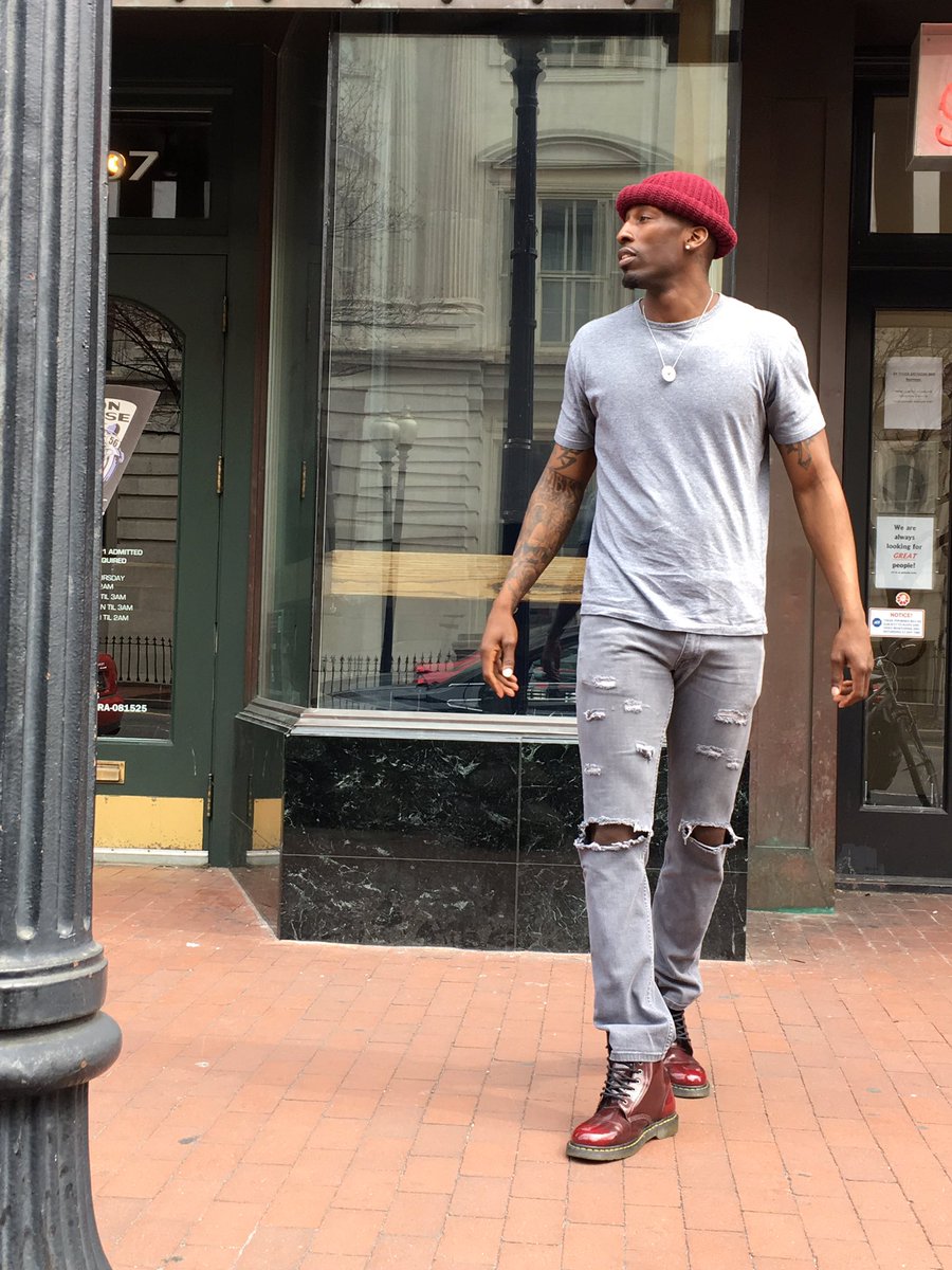 _CoachDoug's tweet photo. This weather got me ready to show off. Warming up for #myshirtoff weather https://t.co/pw55nn8dUG