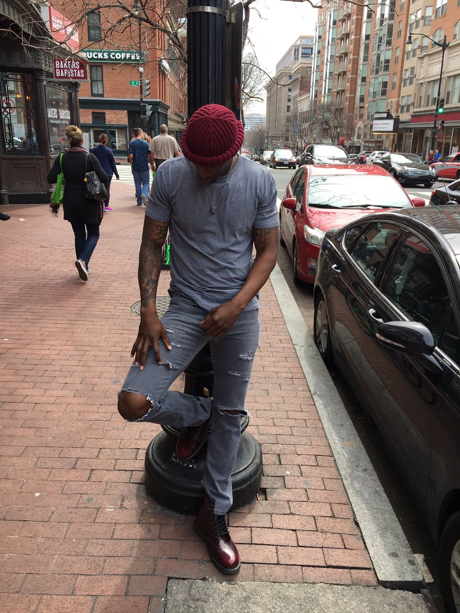 _CoachDoug's tweet photo. This weather got me ready to show off. Warming up for #myshirtoff weather https://t.co/pw55nn8dUG