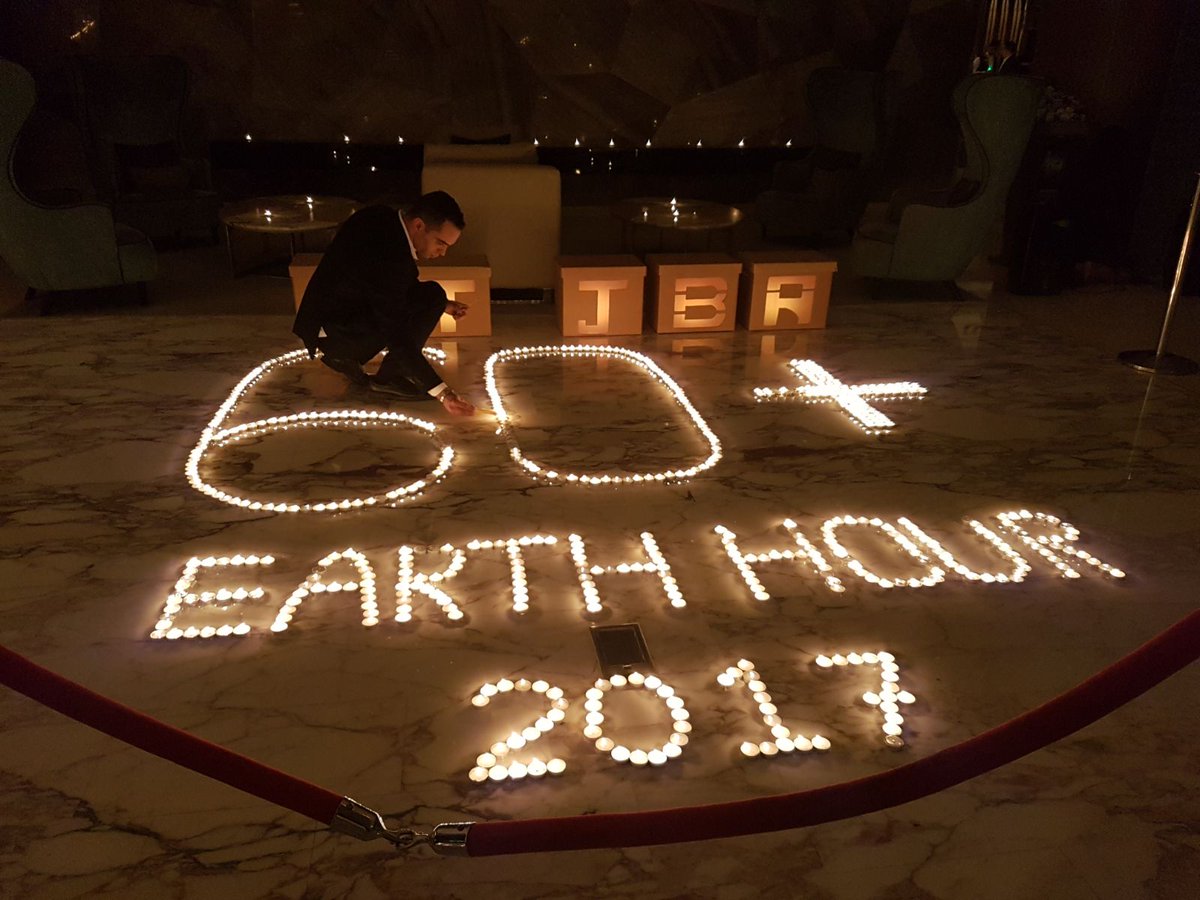 AhmdSaqr's tweet photo. Light out for #earthhour2017 #EarthHour #Candles #DoubleTreeJBR #Dubai https://t.co/MnQF5ZybgY