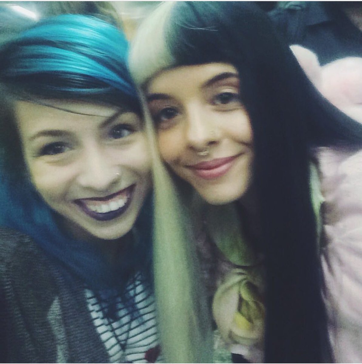 melanie_updated's tweet photo. (2) Photo | melanie with fans today in Brazil 
@MelanieLBBH https://t.co/4PHUUcxCJf