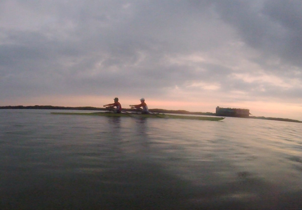 GeronimoHamann's tweet photo. "Si no persigues tus sueños, nadie lo hará por ti" #rowing #lightweight #lightweightpower #lm2x #teamperu #peru #huacho #training https://t.co/0SKXgYttJT