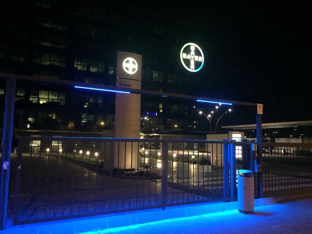 BayerEspana's tweet photo. Imágenes del antes y el después en Sant Joan Despí. En #Bayer nos unimos a la #HoradelPlaneta #YoApago25M https://t.co/L6TaiBxfTu
