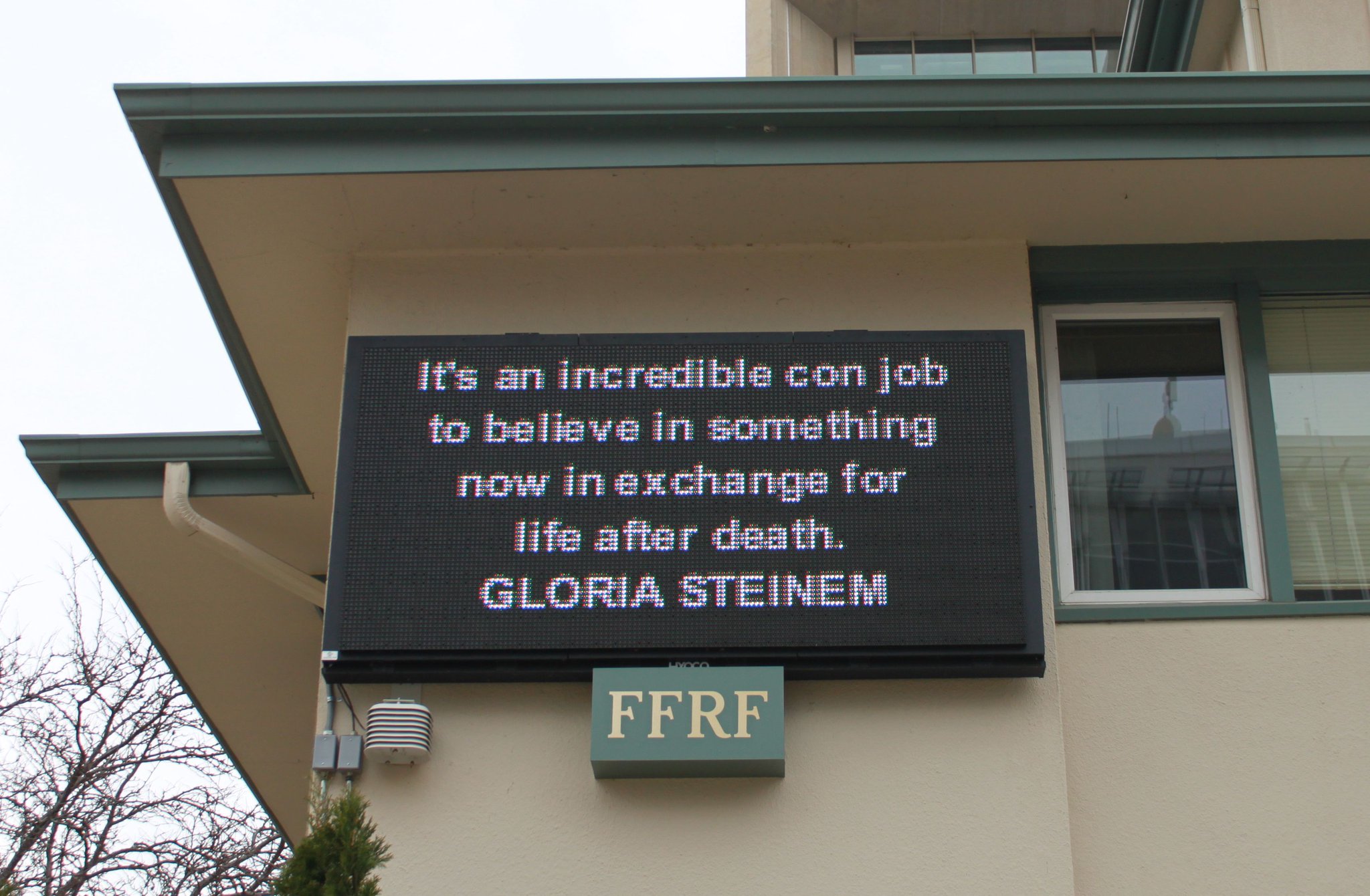 A very happy birthday shout out to the women\s rights activist and renowned free thinker Gloria Steinem! 