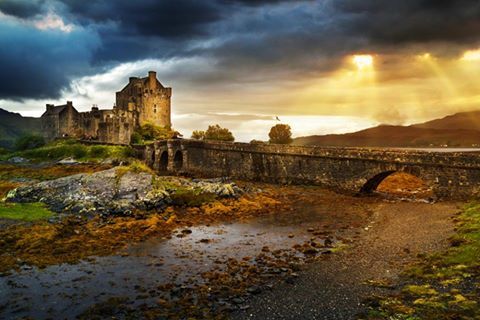 World's tweet photo. Eilean Donan castle, Scotland. https://t.co/Jn1MBLau8k