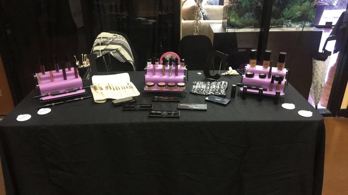 We're back out!! #GirlBoss lachelecosmetics.bigcartel.com