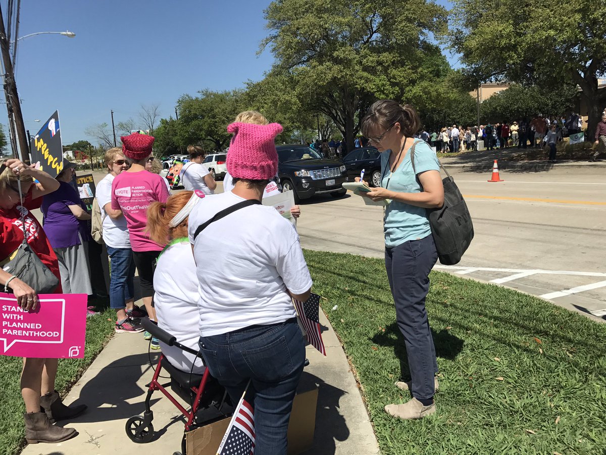 kmccormick's tweet photo. Journalist @nsarnoff interviewing @CongCulberson protestors at his town hall @HoustonChron https://t.co/4B2wJjFtZj