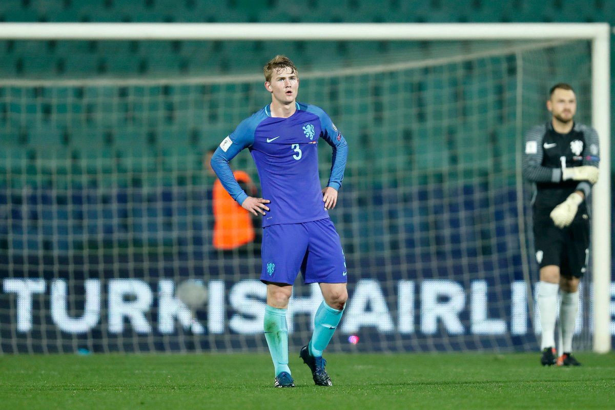 VI_nl's tweet image. Wat een dramatische start van Matthijs de Ligt in Oranje. #bulned #oranje #worldcup2018