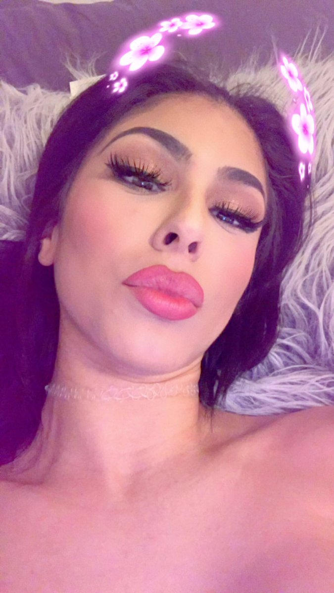 VenusVerssace's tweet image. My birthday is coming up 4.18.17!! #chasingalaxies download my album EP 🎵🛍🎁🎉🔑🖖🏾💕 Chasin Galaxies!