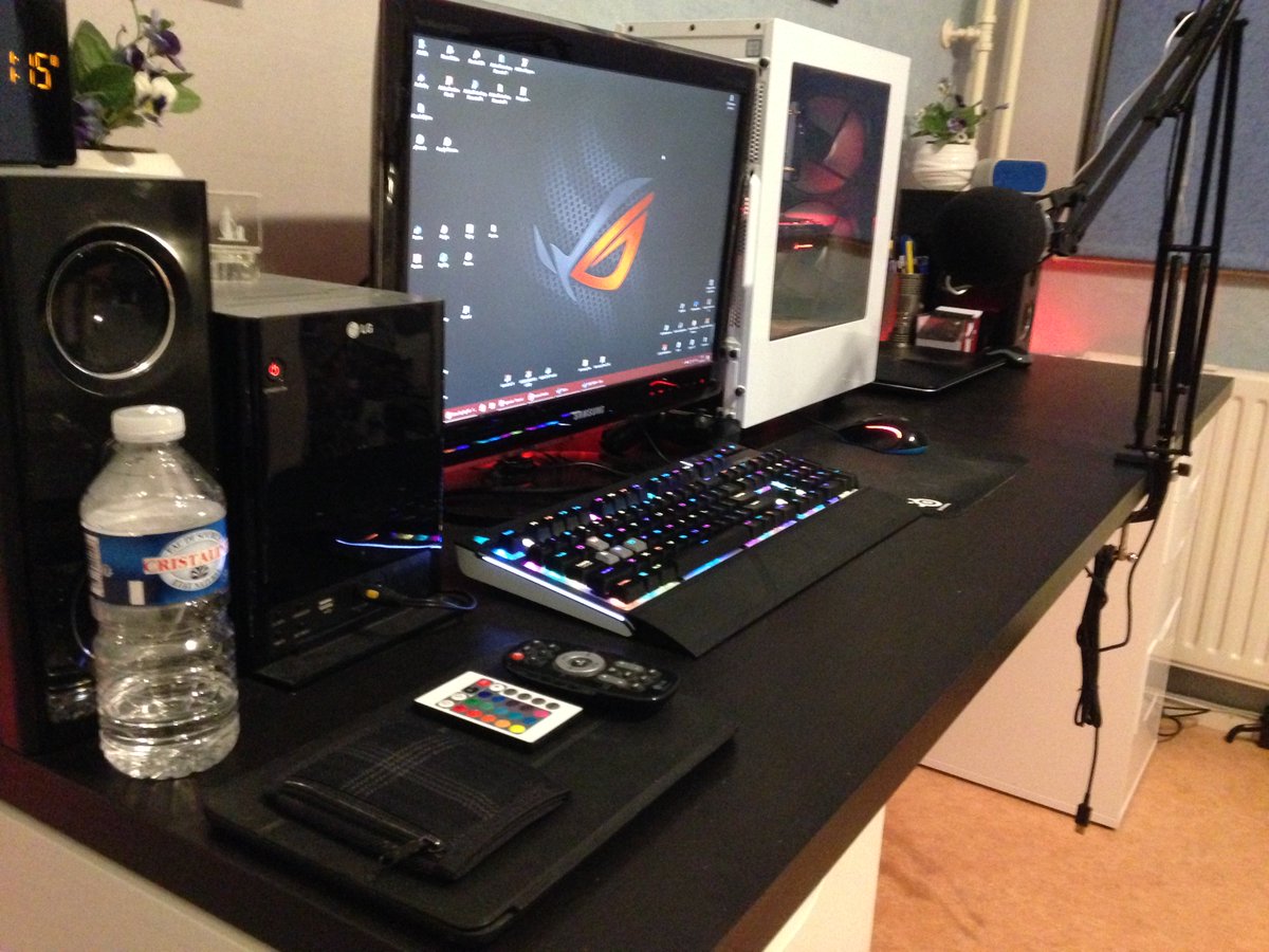 Yputi_'s tweet photo. @TechTimeNL Dit is me setup :D Ik ben benieuwd naar je feedback. Camera is niet geweldig en microfoon is nieuw dus let er niet op #showmyrig https://t.co/Qvpdoggo8b