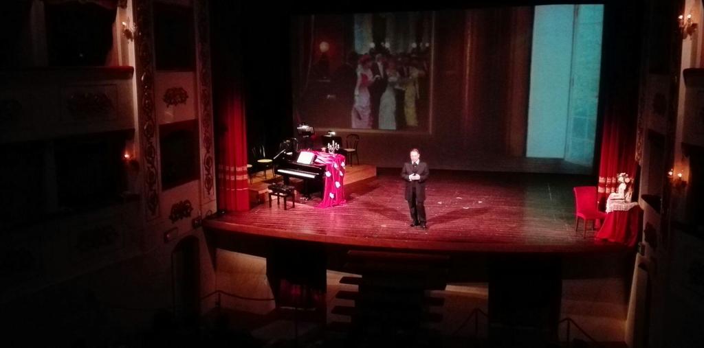 #LaTraviata al via...
Il Maestro introduce l'opera...