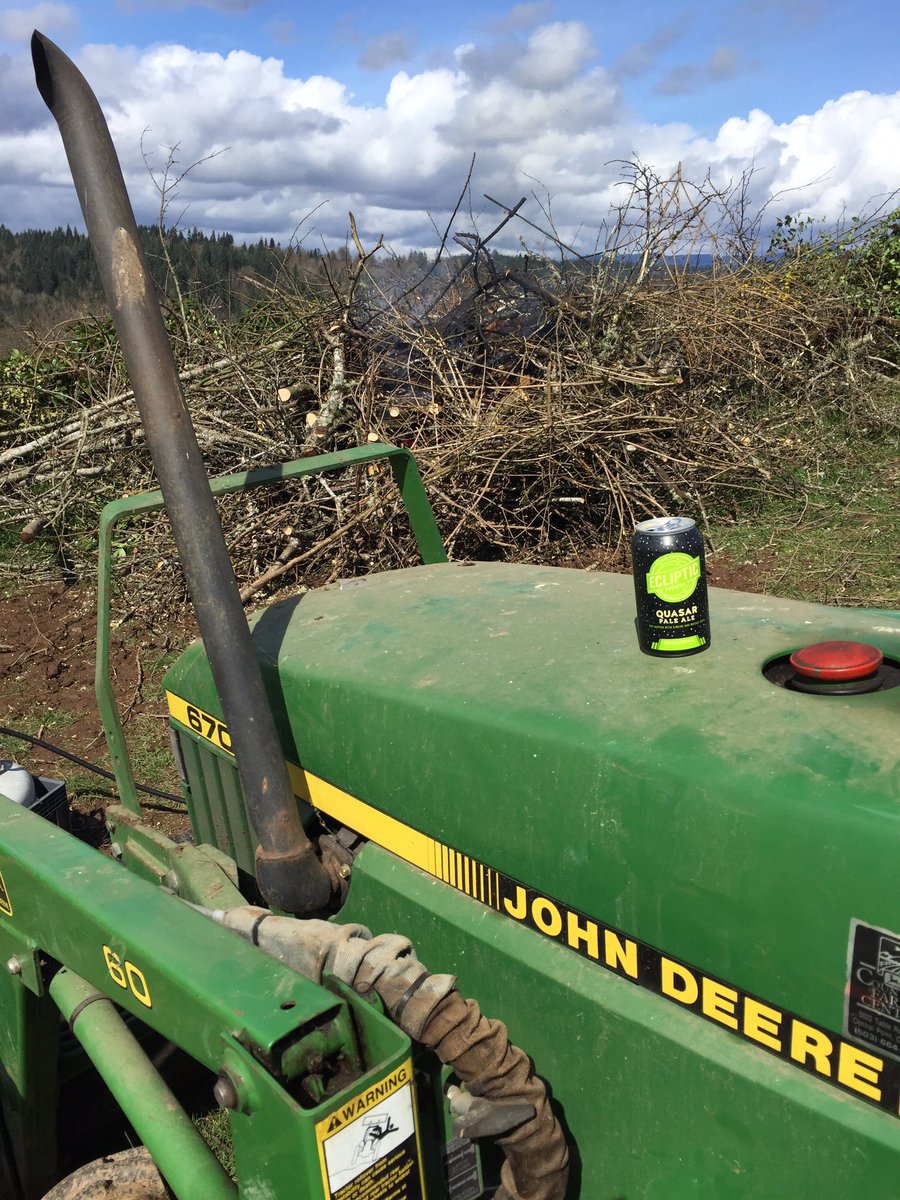 AliLaMannaPDX's tweet photo. A hard day work on the farm @EclipticBrewing Quasar Pale Ale https://t.co/STlLpOZCEl