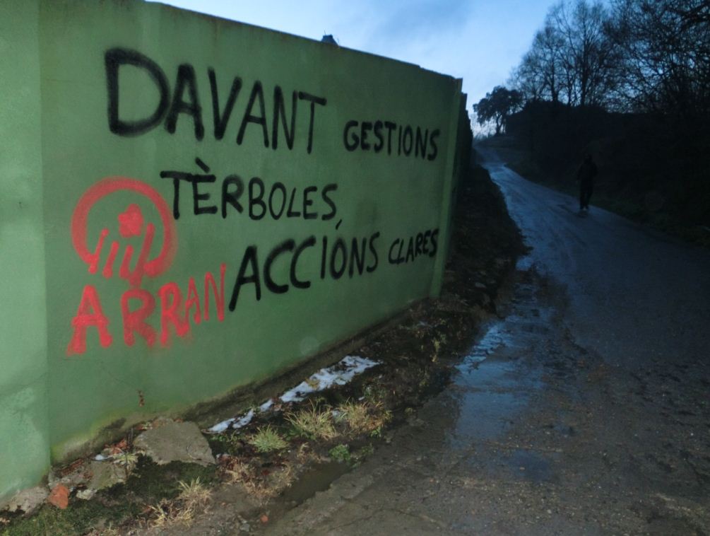 ArranOsona's tweet photo. ➡ ⚠ ACCIÓ CONTRA LA CONTAMINACIÓ DE L'AIGUA PELS PURINS DE LES MACROGRANGES A LA MASALLERA (L'ESQUIROL) 
📝https://t.co/smIqJaQgRK #Osona 💧🐷 https://t.co/QiCXo0O0Rs