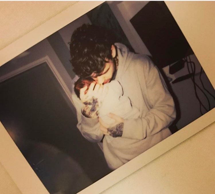 STYLATORARMY's tweet photo. CONGRATULATIONS TO LIAM AND CHERYL ON THEIR BABY BOY AWW #CongratsLiamAndCheryl https://t.co/atcws4JZTJ