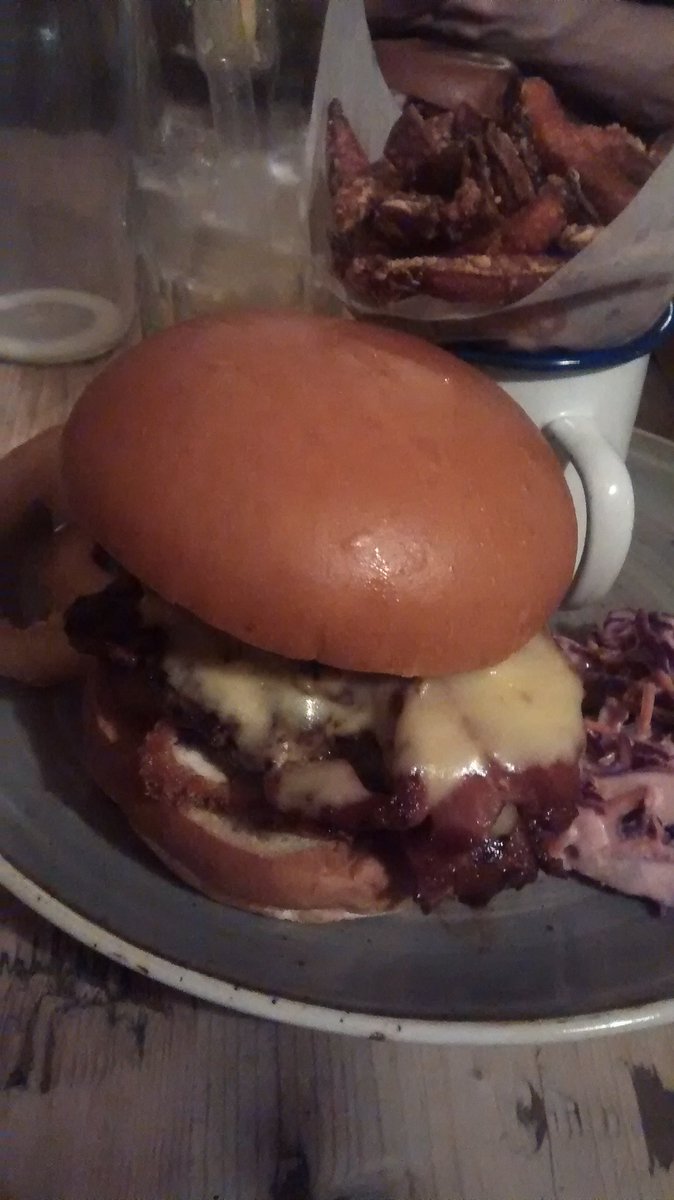 BluebirdAlthia's tweet photo. This is apparently a 'Superhero Burger'. Let's find out why. https://t.co/G9VkCWg19D