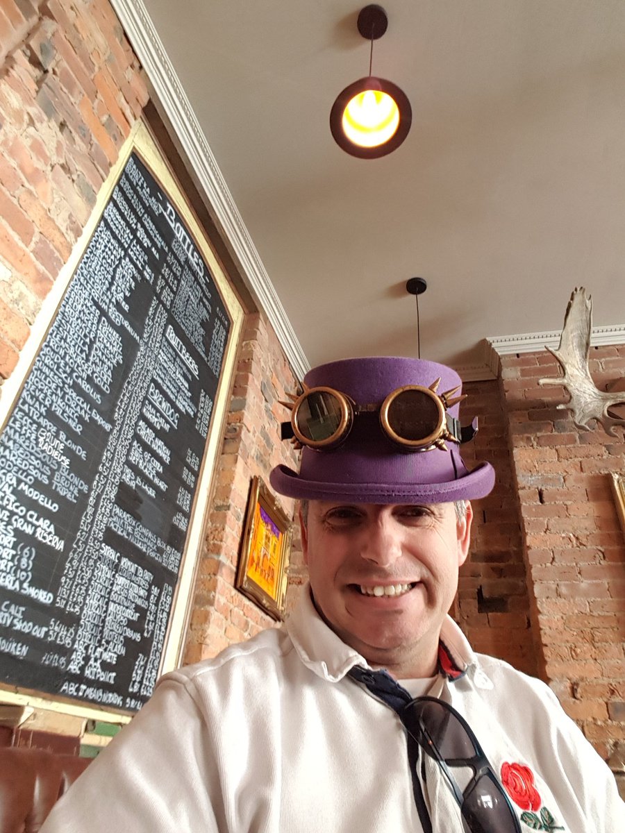 andybaymax's tweet image. my new steampunk joker top hat from my fantastic girlfriend