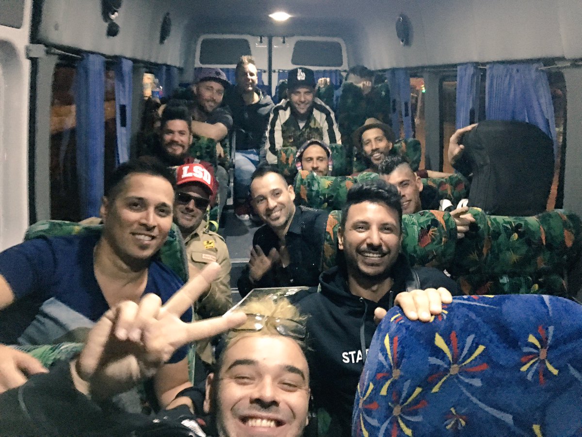 popartdiscosmx's tweet photo. Este lunes 27 no se pueden perder @Esdenoche porque estarán @LOSCALIGARIS con @ReneFranco así de felices salimos después de grabar! 🤡 https://t.co/sYjHyVyz1k