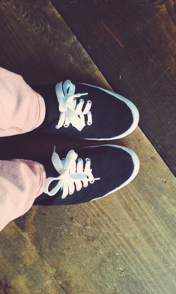 TKnetterArtwork's tweet image. When you&apos;re really jealous of Patter Natter&apos;s swanky footwear so you get yourself a knockoff version of his shoes #peterknetter