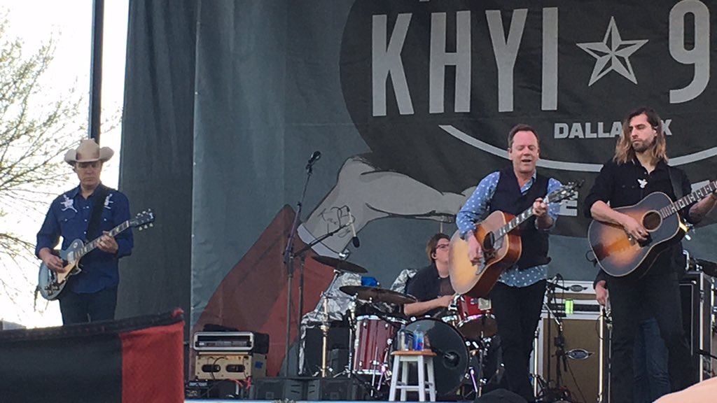 Jennab5's tweet photo. @KieferNews It was so worth the trip from Houston! Lots of picts and video. Thank you, @RealKiefer !! https://t.co/Xu3MaiGCds