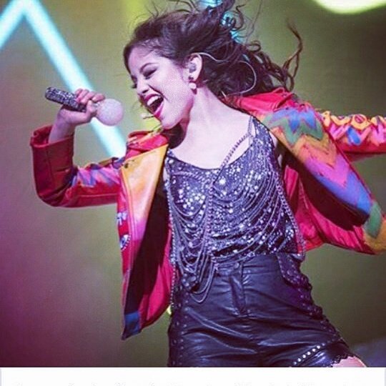 lutteoforeverx's tweet image. LA AMO DEFINITIVAMENTE😘😍 REINA👑👑👑 @karolsevilla