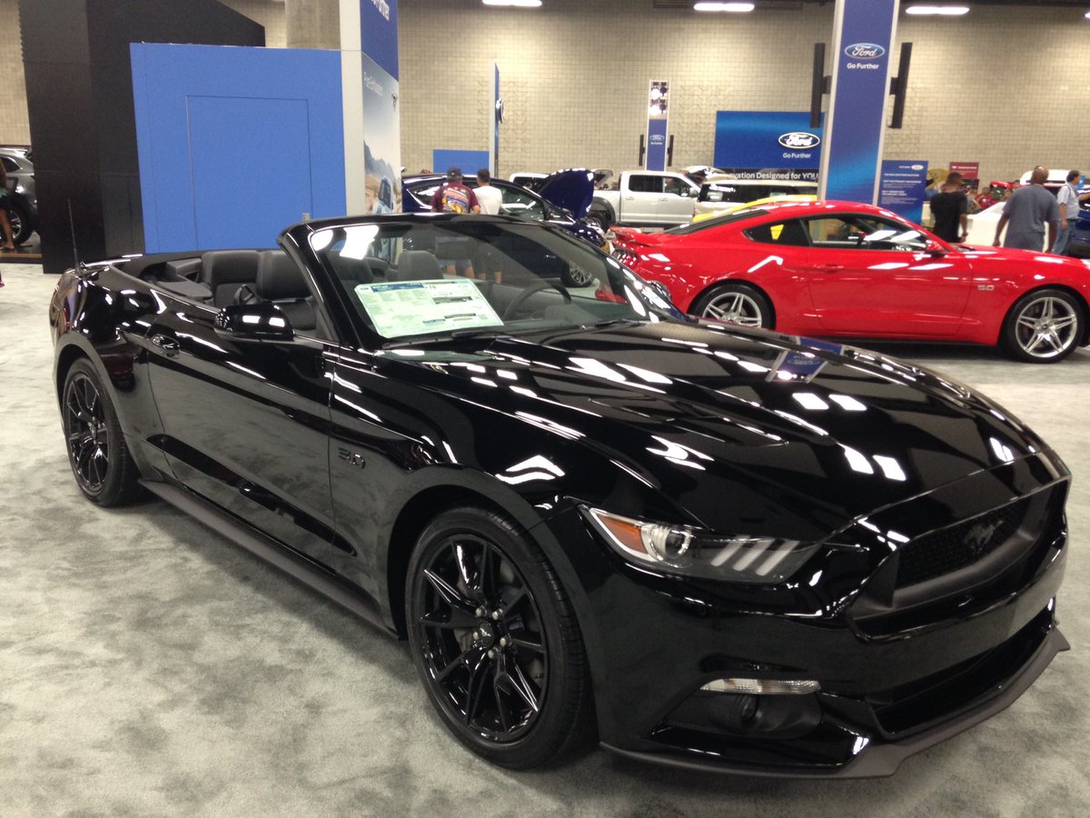 Ford_Kari's tweet photo. Today is picture perfect to take the convertible #Mustang out in #Waikiki ! See it at the #HIAutoShow #Ford https://t.co/MvxE5hHAxV