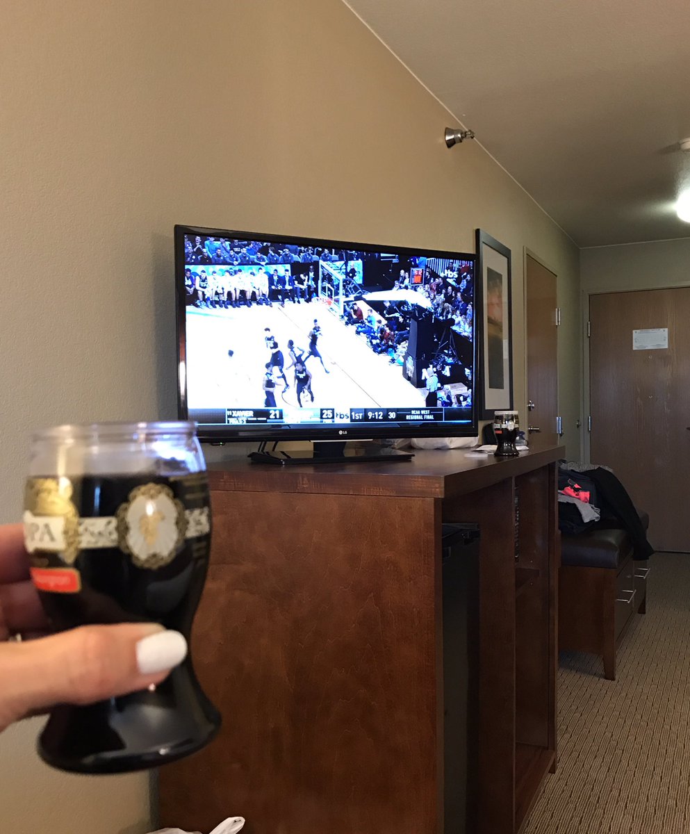 cdink2's tweet image. Rained out today in Burlington. Finding something to do all by myself at the hotel.