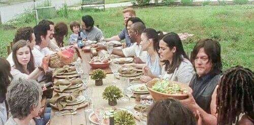 LOOKING FOR:
Michonne
Rick
Negan
Maggie
Daryl
Jesus
Carl
Carol

And more.

RT for a cute little girl and help her find her family?