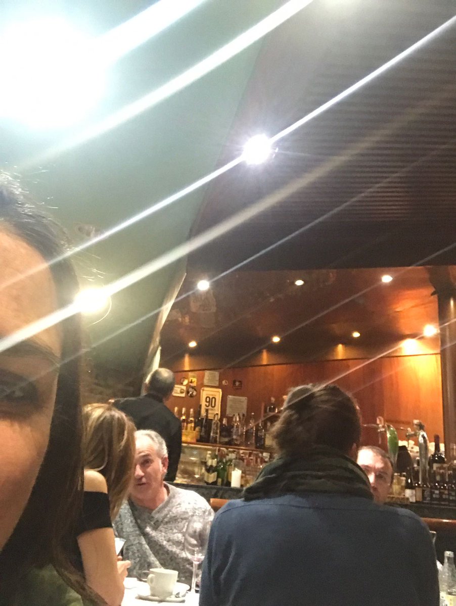 grafigarrigues's tweet photo. Ni la pluja ni la neu fan q pari la música a @SlaviaCafeteria, ganes d'escoltar @damiaolivella i el seu #origen 😄 https://t.co/wu3BFl79fn