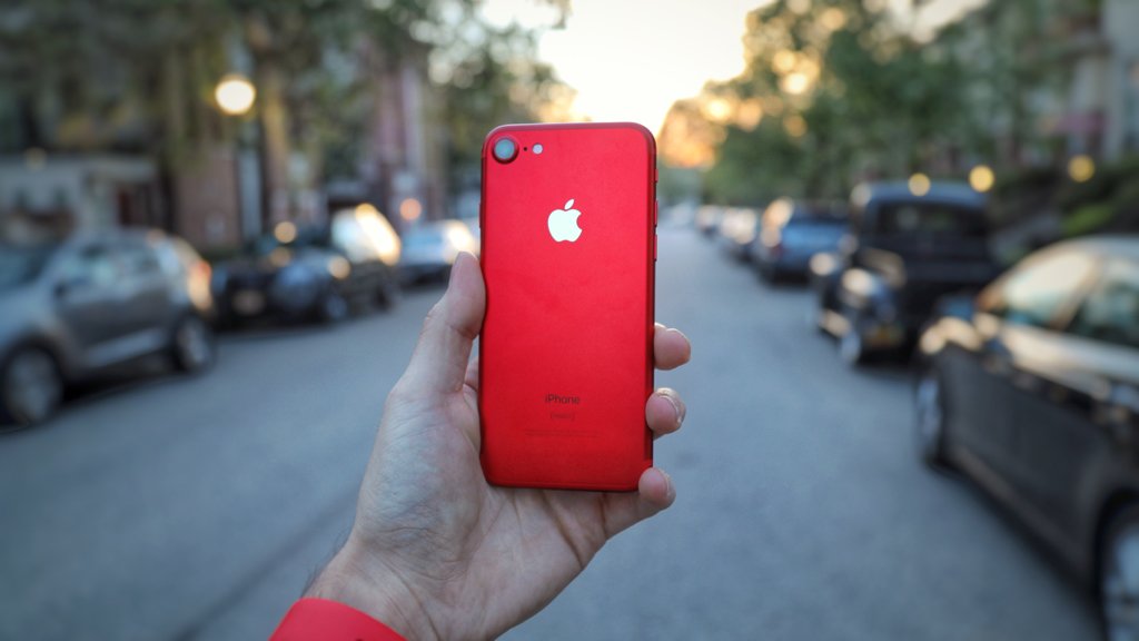 tldtoday's tweet image. Speaking of red iPhones…Who caught yesterday’s video? 😀youtu.be/0C8b1Ow4KqI?li…