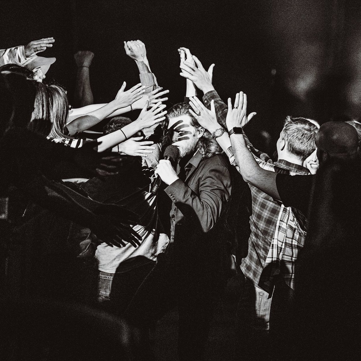 thelumineers's tweet photo. Set times tonight in Milwaukee 
7:00pm - @sustoisreal 
8:05pm - @officialkaleo 
9:15pm - The Lumineers https://t.co/BnyIBLmKKL