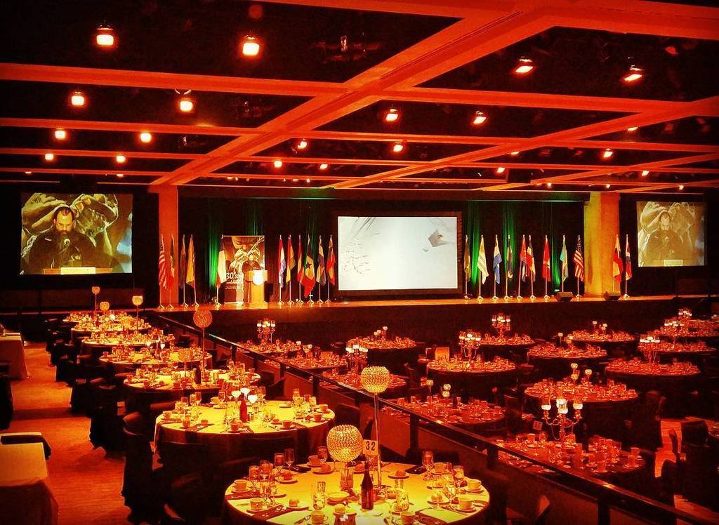 TheRealACESNY's tweet image. Projection all set up for Somos El Futuro. #videoproduction #panasonicprojector #draperscr… ift.tt/2no4IKO