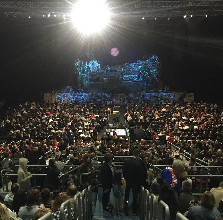 AHuntHQ's tweet image. Theatre. I mean..ARENA goals. #CatsDidIt #HamiltonWho #CatsTheMusical 😂👊🏻