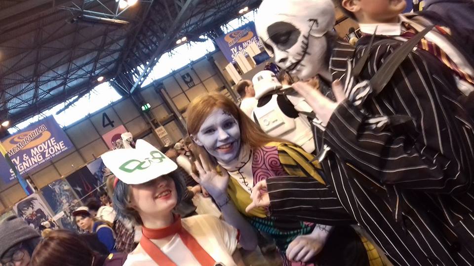 Alidonasaurus's tweet photo. Went to @MCMComicCon last weekend dressed as Noodle just in time for new @gorillaz music! Even met some fellow Gorillaz fans :D #Humanz https://t.co/BtDgk6ZDYE