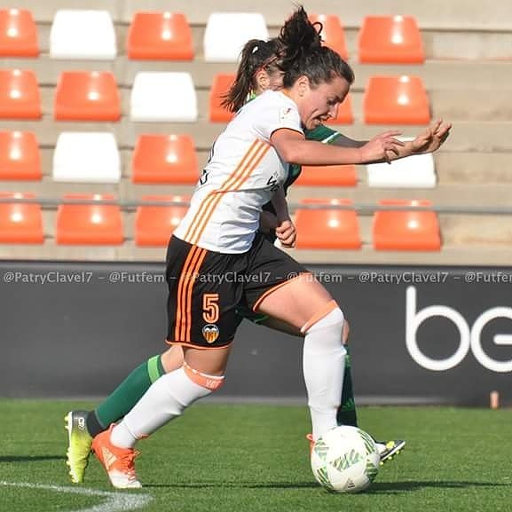 IvanaAndresSanz's tweet photo. Mañana tenemos otro partido importante. @VCF_Femenino - @OiartzunKE_ a las 11:30 horas en el #AntonioPuchades. No faltéis! @LigaIberdrola https://t.co/446bzMGJWb