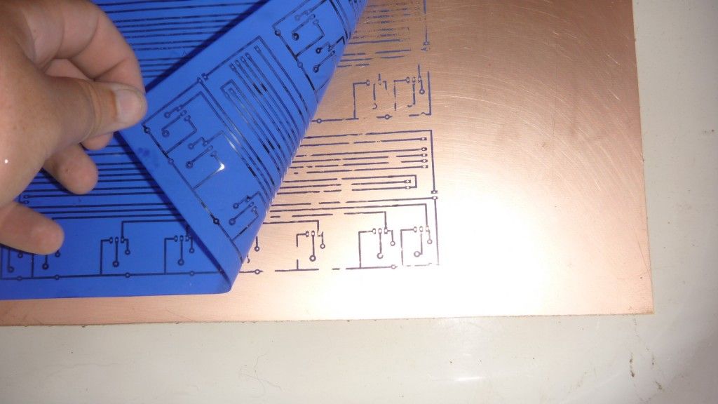 pcbcart's tweet image. You don&apos;t wanna miss this elaborate PCB home etching tutorial buff.ly/2n0AmLW #MakePCBAtHome #DIYPCB #PCBMaker #PCBEtching