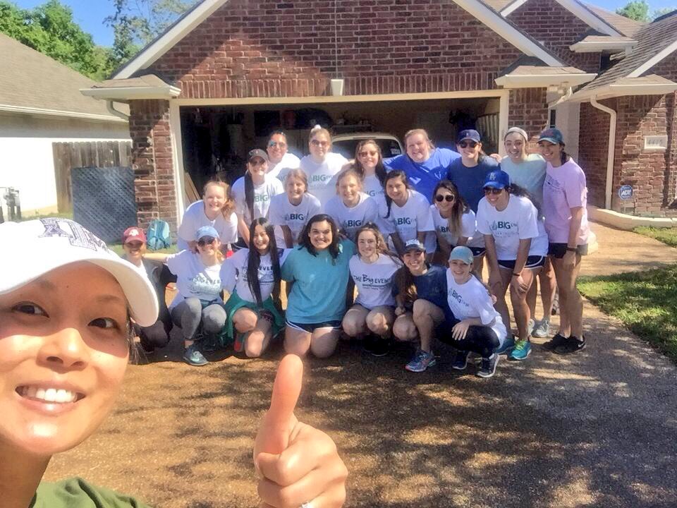 ASC_tamu's tweet photo. Sent out 17 groups of women to give back in the BCS area today! #TheBigEvent17 https://t.co/mdoAfMRSig