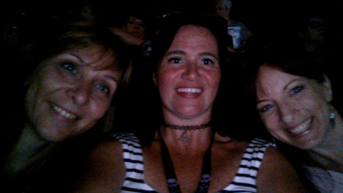 clare666's tweet photo. @Sille_30STM seeing you again after #marsinathens in 2015 was great too! 😍 precamp showing of #suicidesquad @ChineseTheatres #Hollywood https://t.co/ZNm3e28Swk