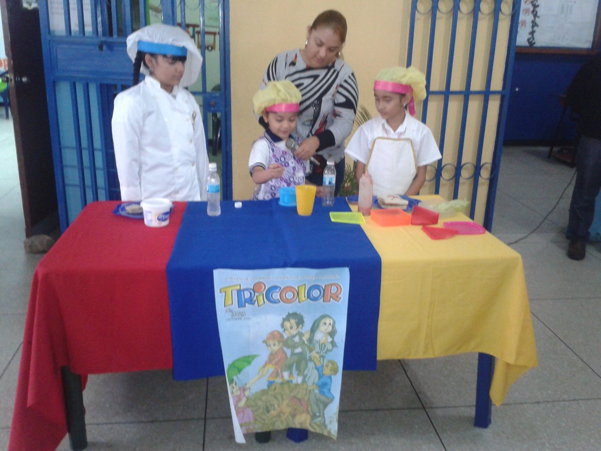 DeboraMedinaVi1's tweet photo. Cocinando con la Revista Tricolor @JauaMiranda @fernanblanc @ContactoFede @NicolasMaduro @coflaiut https://t.co/6EONS4OmnD