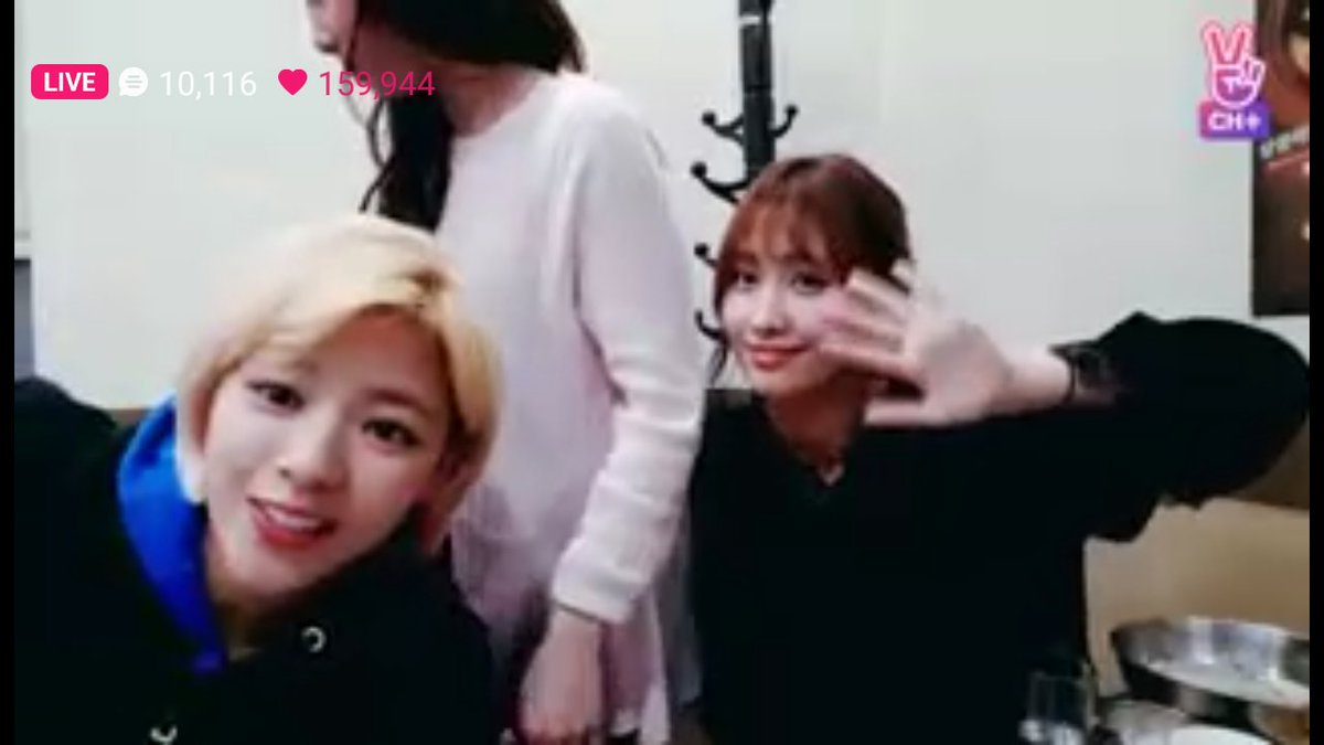 delgado2202's tweet photo. Tell me 10 reasons not to love them. There are not any instead there are more than a thousand to worship them. #Twice #Once4ever โคโคโค https://t.co/pqxX0YYrlM