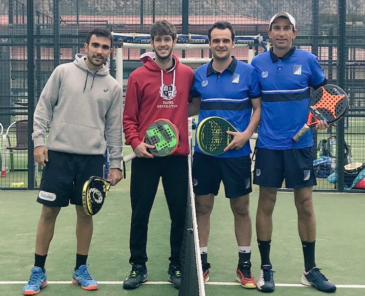 El brasileño <a href="/pablojoselima/">Pablo Lima</a> prepara el #WPTSantander jugando el #CampCATEquips2a con <a href="/Slam_Club/">Slam Club</a>.
Hoy <a href="/ferran_bueno/">Ferran Bueno Gomez</a> disfrutó a su lado.