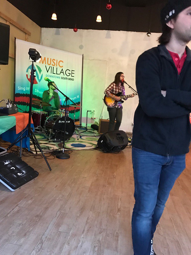 Lucid_Lions's tweet photo. Show is starting with a good Edgar Oak, come to down town #SouthBend and check it out. https://t.co/NlF2CbPRBV