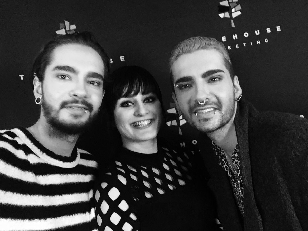 C7zUQEMX0AAjcuB.jpg (1200×900)